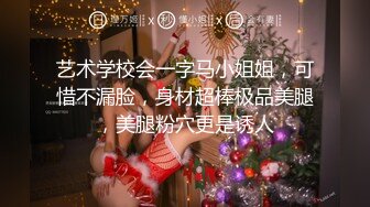 【新片速遞】 骚逼少妇❤️深夜户外露出直播，大胆勾引路人大叔，叫大叔配合拍一下❤️找个角落免费给大叔摸奶子操B穴~真的太骚太刺激啦！