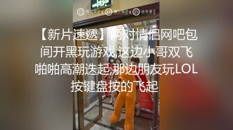 一边抱怨上班累成吊样，一边被我爆操，干到生无可恋，表情骚上天