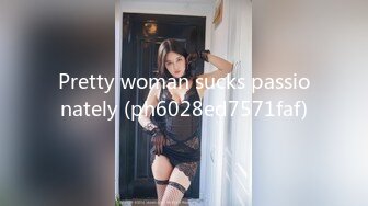 Pretty woman sucks passionately (ph6028ed7571faf)