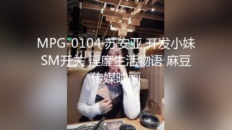 性感短裙牛仔外套妹子抠逼舔弄特写口交侧入抱起来猛操