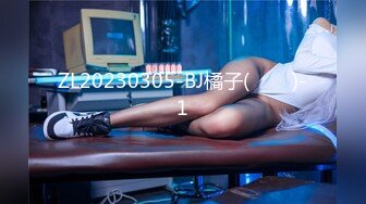 双女仆抢吃一根肉棒