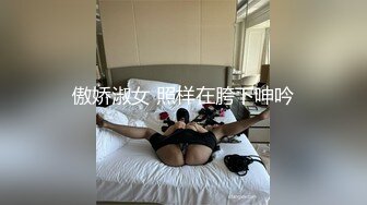 背纹身萌萌哒双马尾美妞，无聊和炮友来一炮，特写深喉吸吮很卖力